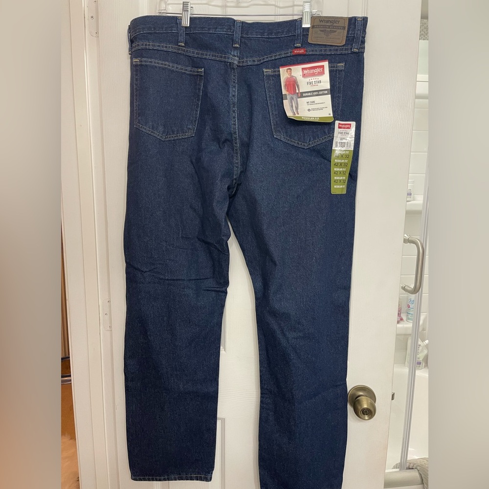 WRANGLER jeans men’s NWT size 42 waist 32 length Straight leg